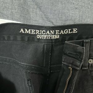 AE Strigid Ripped Mom Jean
